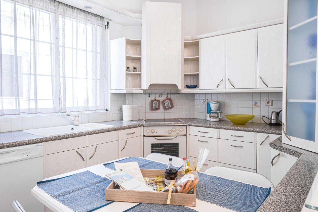 The Home Sweet Home - Family Friendly 2 Floor Apartment Каламата Экстерьер фото